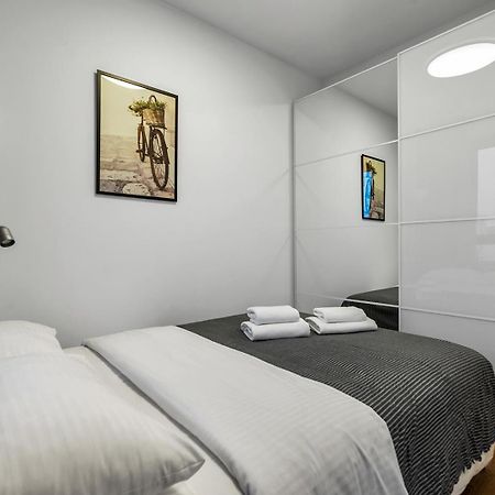 ורשה Metro Wierzbno Cosy Apartment מראה חיצוני תמונה